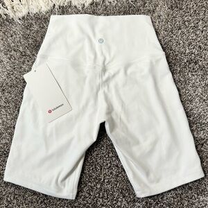 White Lululemon Align HR Shorts 8”